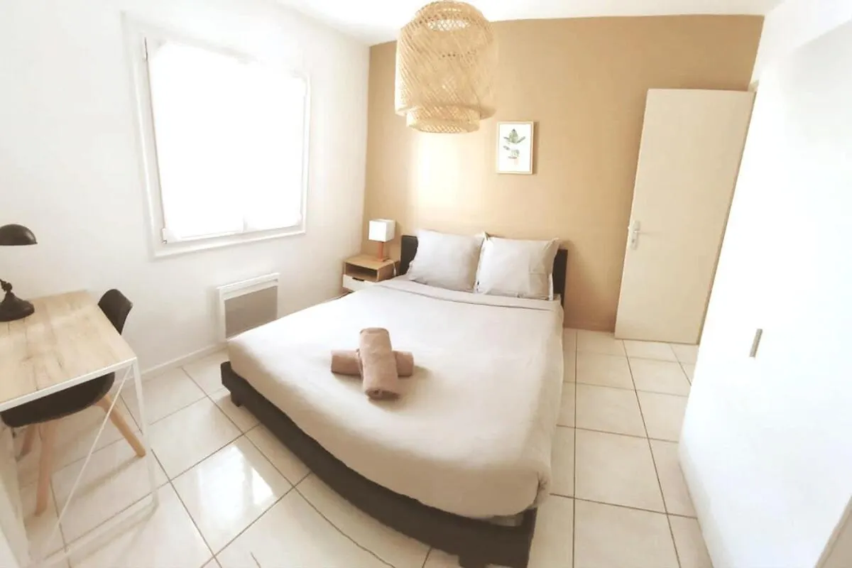 Apartment Bright Apartment, 3 Bedrooms Valence  France