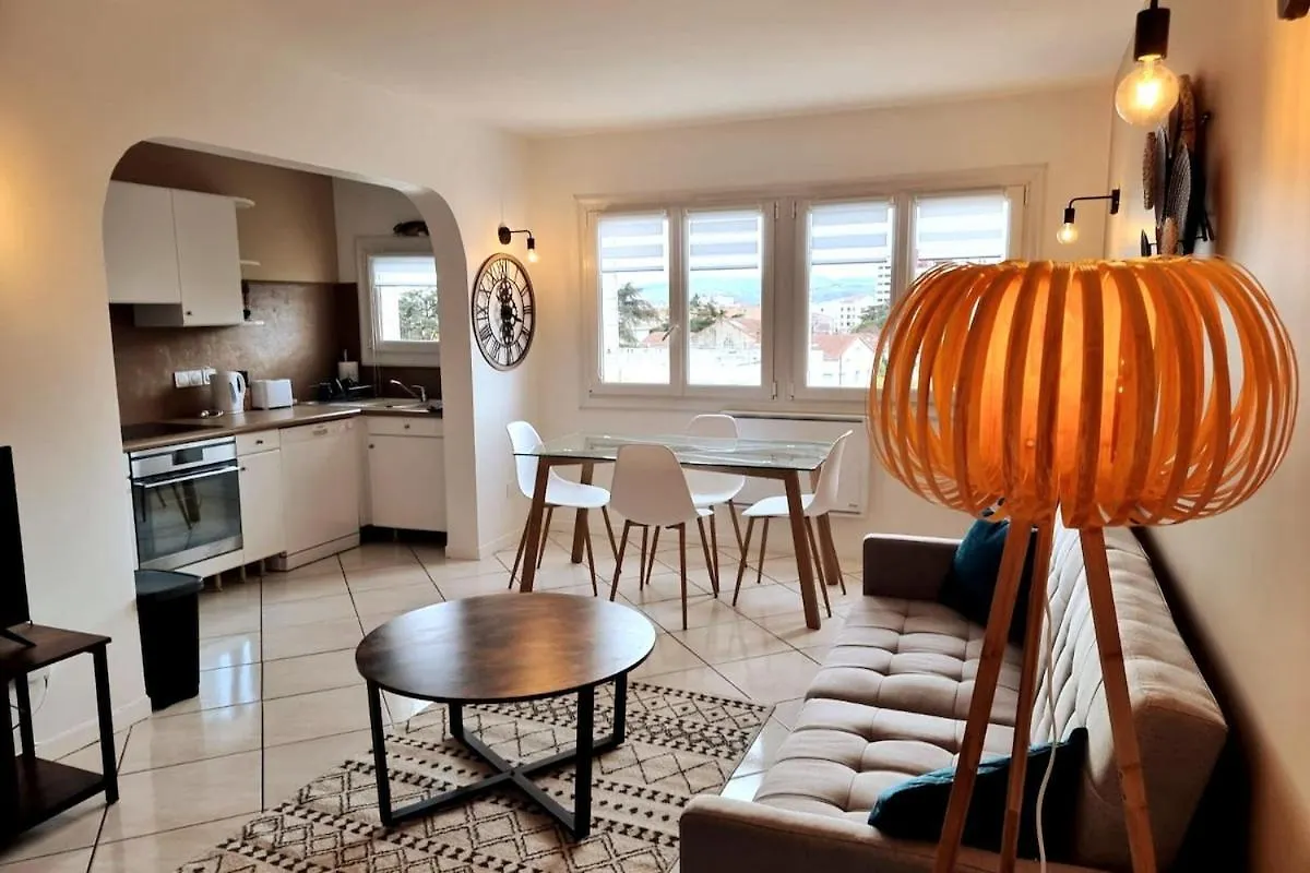 Bright Apartment, 3 Bedrooms Valence